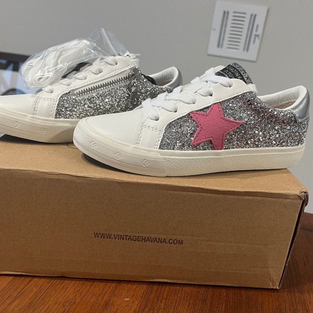 Vintage Havana Gloria sneaker, girls size 2 - brand new!